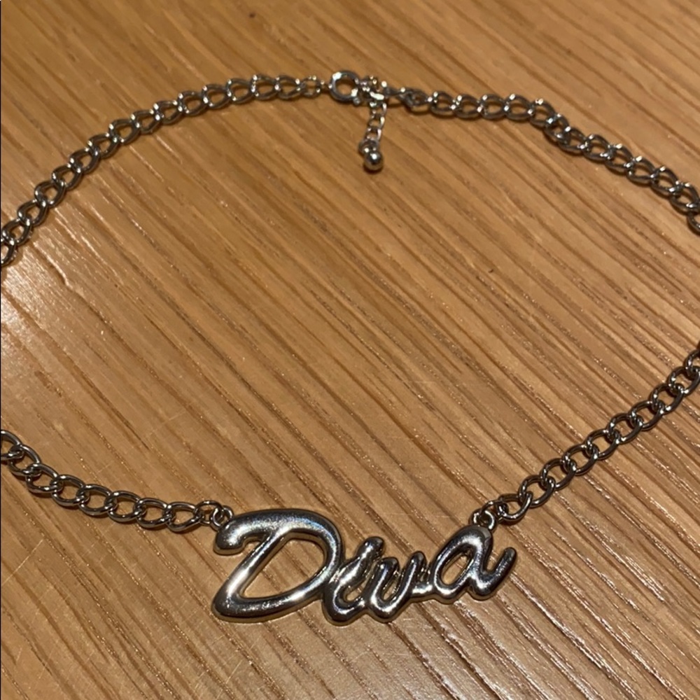 Silver Diva Necklace